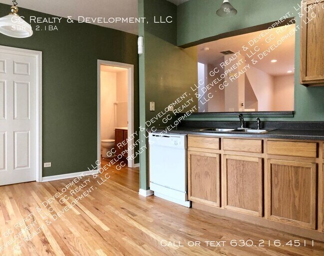 Building Photo - 1044 Savoy Ct