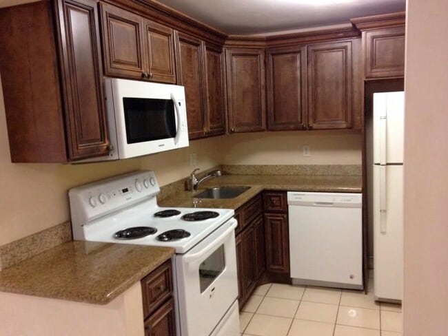 new kitchen - 450 NW 20th St