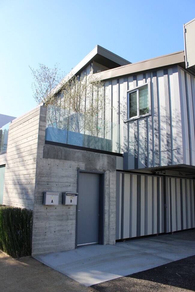 Foto del edificio - 547 W Knoll Dr