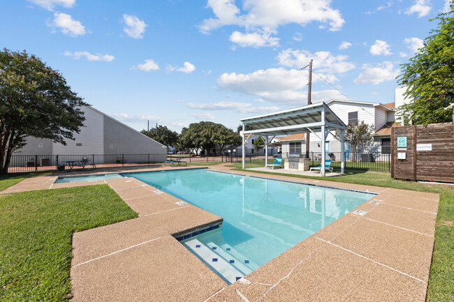 Foto del edificio - Hampton Townhomes