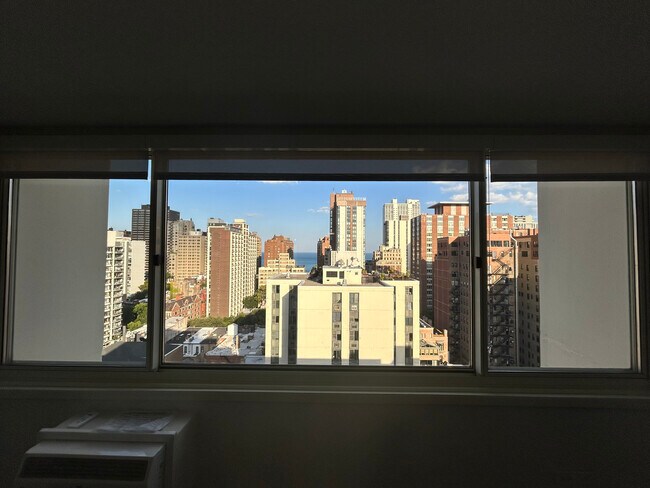 Foto del edificio - 1350 N Dearborn St