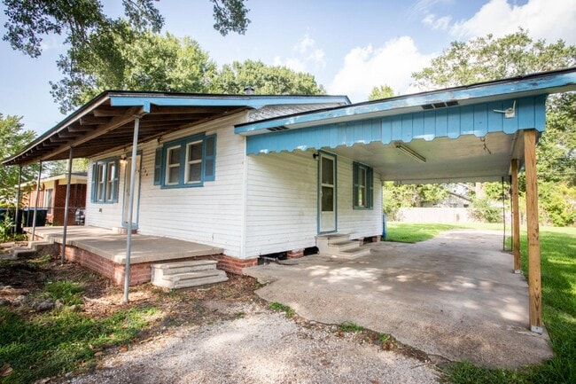 Building Photo - 106 Doc Duhon St