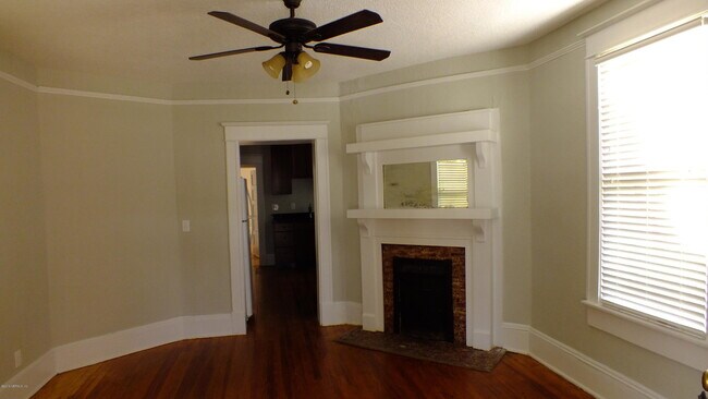 Building Photo - 2120 Herschel St
