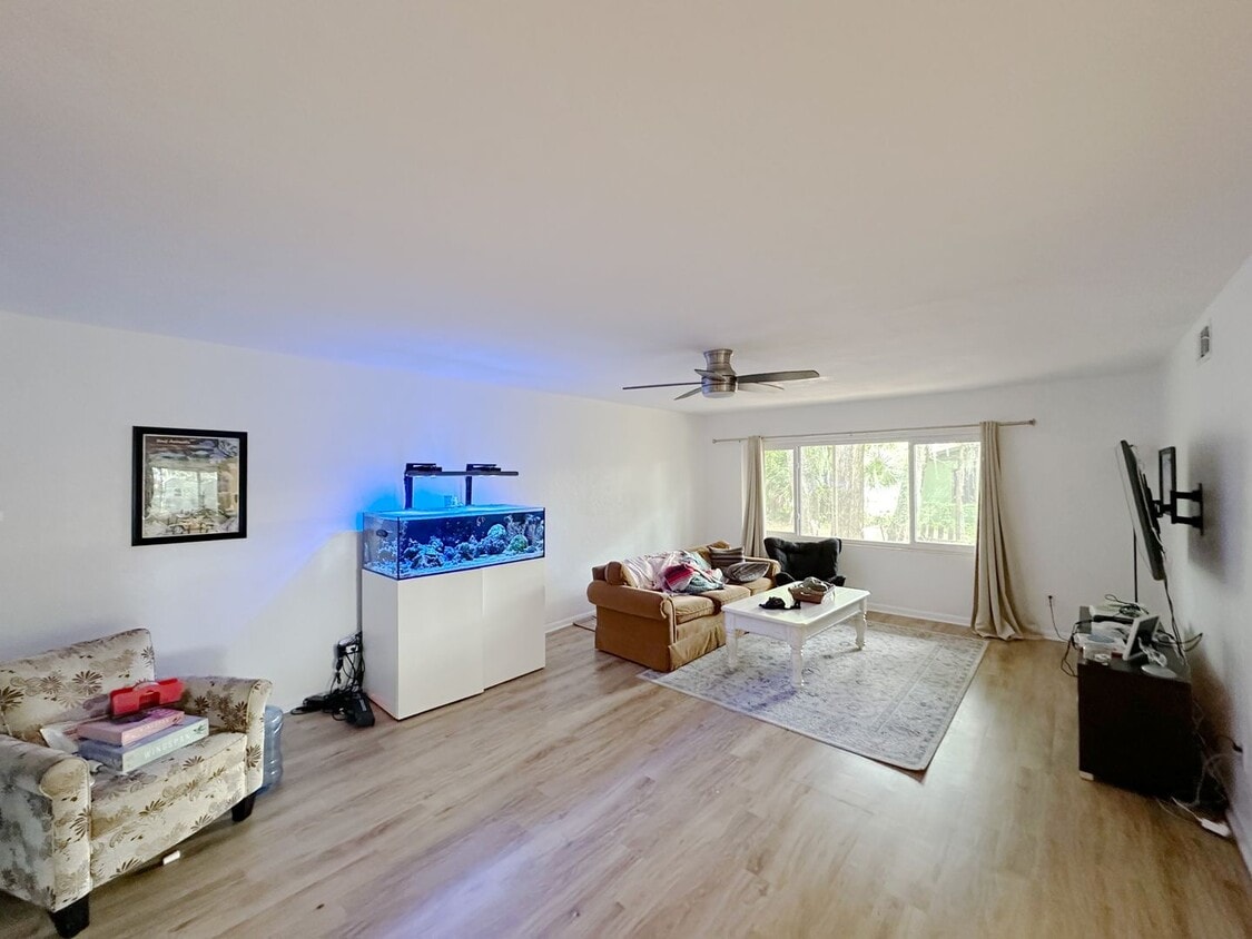 Beautiful, Renovated 4 Bedroom, 2 Bathroom House in the Fifth Avenue Neighborhood - Beautiful, Renovated 4 Bedroom, 2 Bathroom...