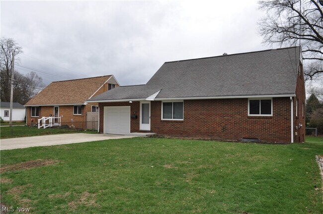 Building Photo - 539 Royer Ave NW