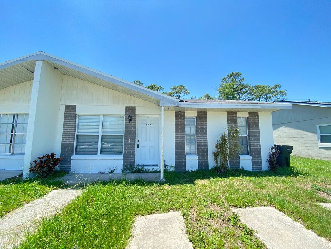 Primary Photo - Newly listed 2 bedroom, 2 bathroom duplex ...
