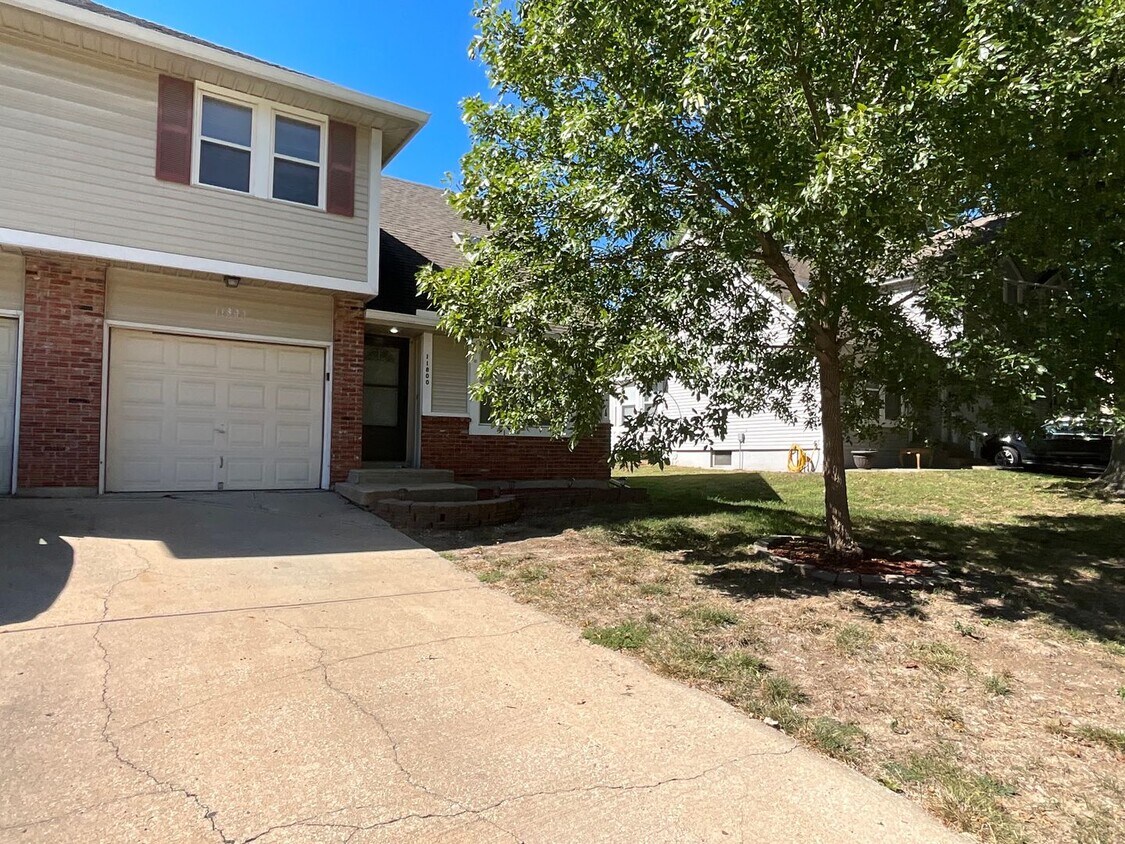 Primary Photo - 11800 Caenen St