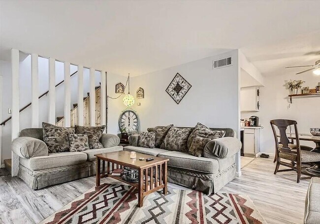 Foto del edificio - 9026 Sawtooth Ln