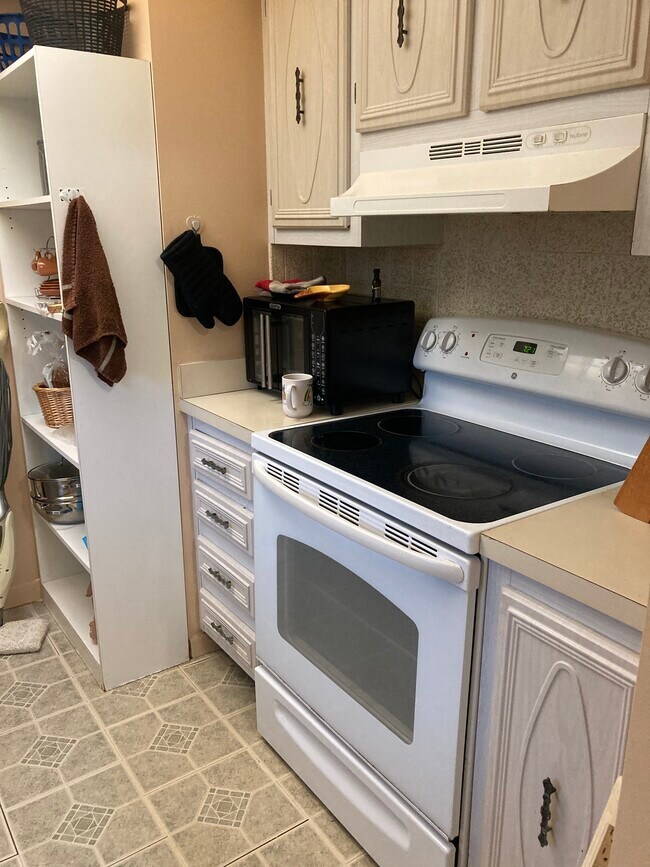 Kitchen - 3147 29th Ave N