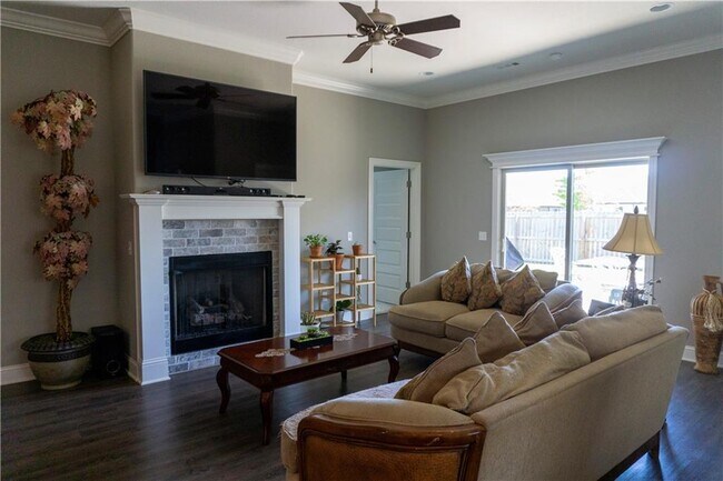 Building Photo - 4209 SW Layton Rd