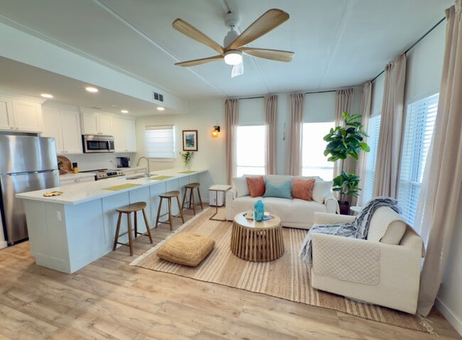 Foto del edificio - 6410 Padre Blvd