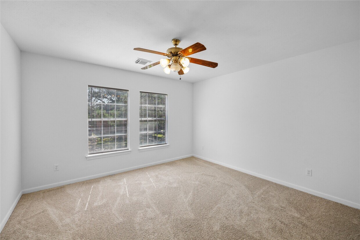 Foto del edificio - 5803 Ancient Oaks Dr