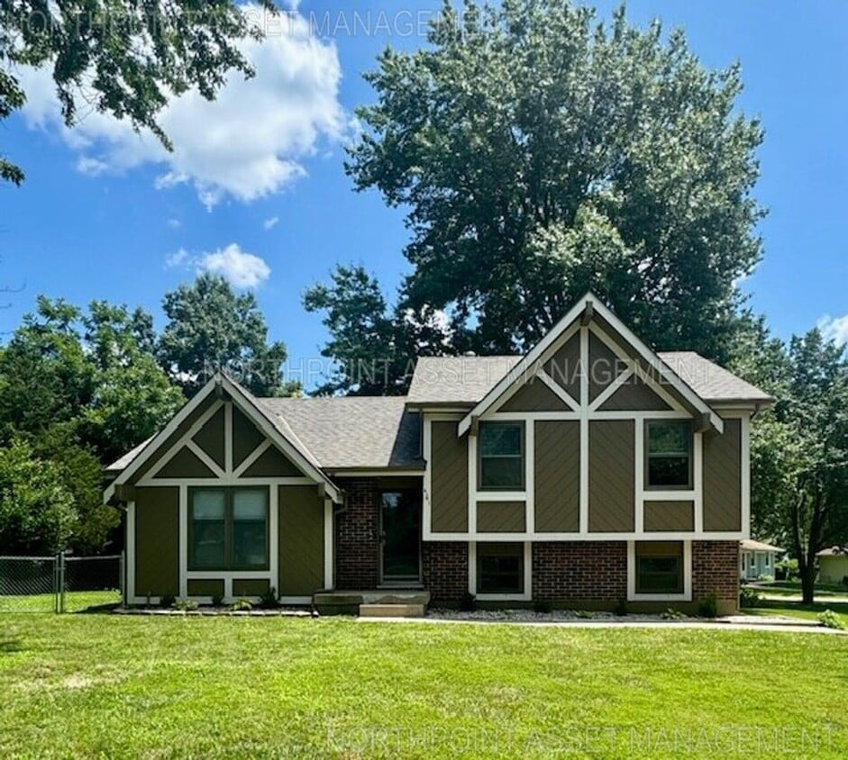 Primary Photo - Exceptional Split-Level Home on Large Corn...