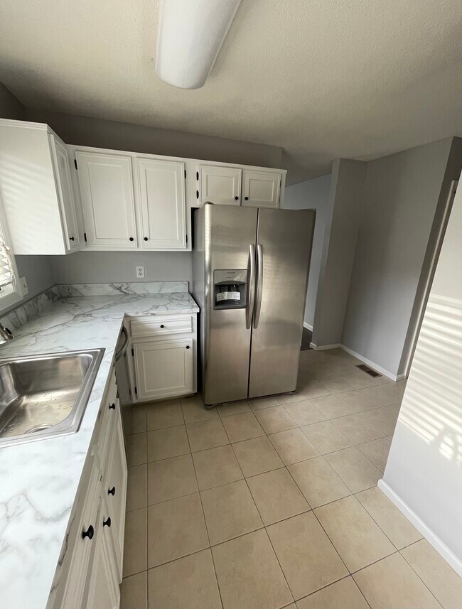 Kitchen - 27 Crows Nest Ln