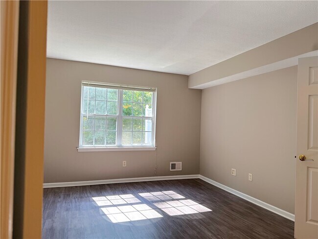 Foto del edificio - 35 Captains Cove Ln