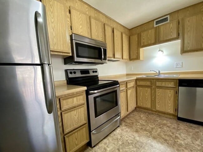 "Charming 2-Bed Condo Retreat with Modern Comfort in Imperial, PA!" - "Charming 2-Bed Condo Retreat with Modern Comfort in Imperial, PA!"