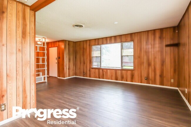 Building Photo - 901 Westmont Dr