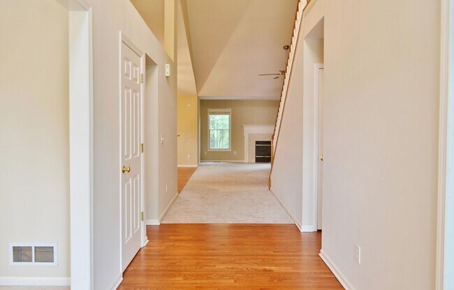 Building Photo - 6304 Commonwealth Dr