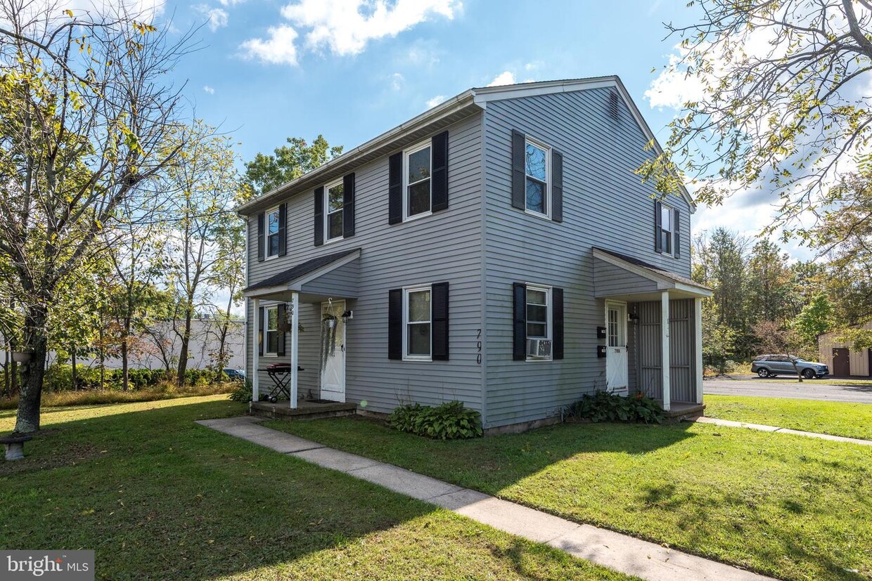 Primary Photo - 790 W Park Ave