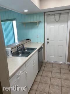 Primary Photo - 3 br, 2.5 bath House - 6292 Boulevard of C...