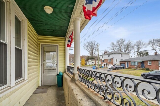 Building Photo - 529 Sylvan Ave