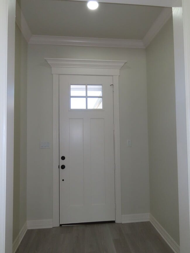 Building Photo - Luxurious, Built in 2024!  3 Bedroom, 2 Ba...
