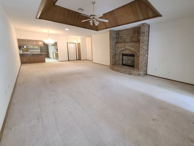 Building Photo - Neighborhood w/ all the Amenities