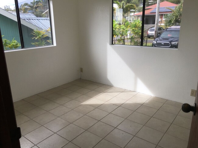 Building Photo - 2BR / 1.5 BA Home located in Upper Kaumana