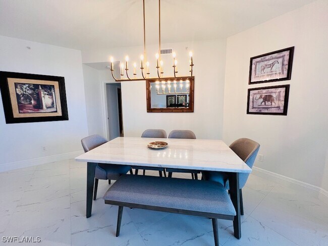 Foto del edificio - 425 Cove Tower Dr