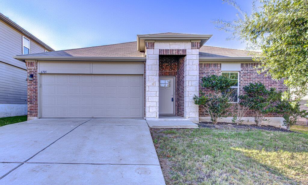 Foto principal - 6705 Loretta White Ln