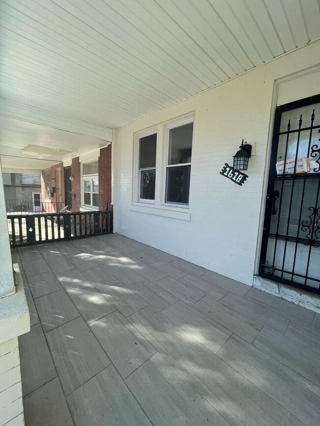 Building Photo - New and Modern 3 Bed. 1.5 Bath Home! W/D! ...