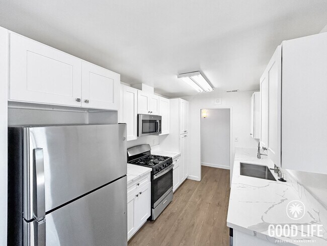 Foto del edificio - Beautiful 3BD/2BA W/ 2-Car Attached Garage and Large Backyard in Clairemont!