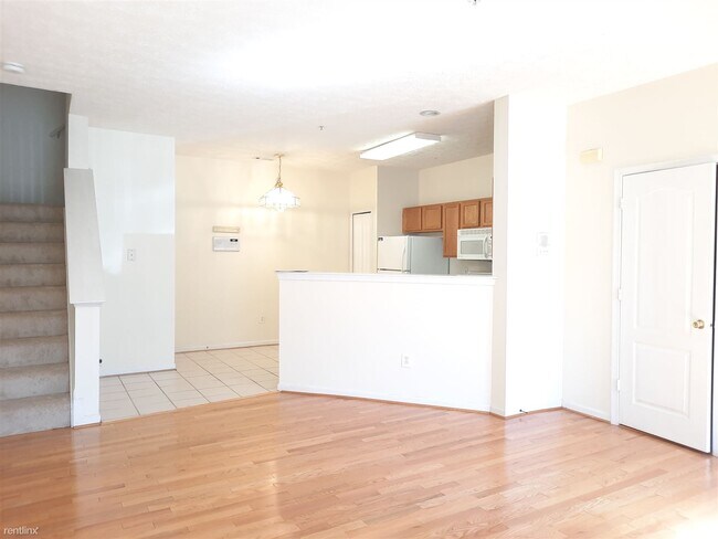 Building Photo - 3 br, 2.5 bath Townhome - 4006 Eastview Court