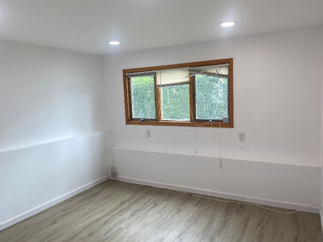 Building Photo - 46 Pearsall Pl