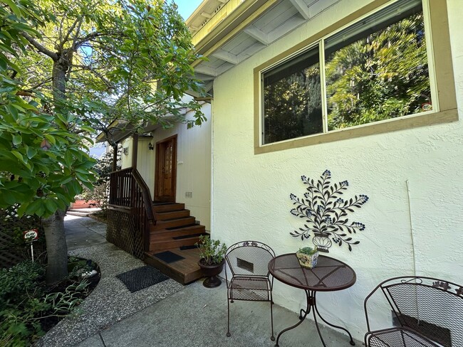 Photo - 2 Bed, 2.5 Bath Walnut Creek Home – Peacef...