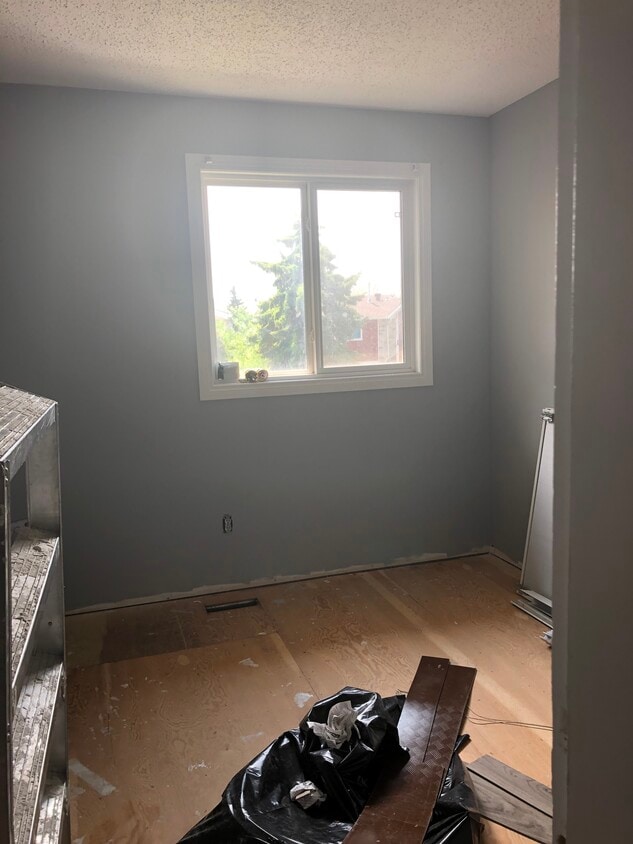 Building Photo - 13267 47 St NW