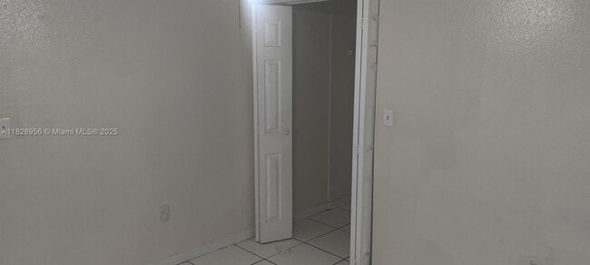 Building Photo - 5100 SW 41st St