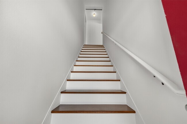 Building Photo - 2602 Isabella St