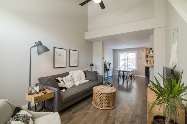 Foto del edificio - 7663 Primrose Pl