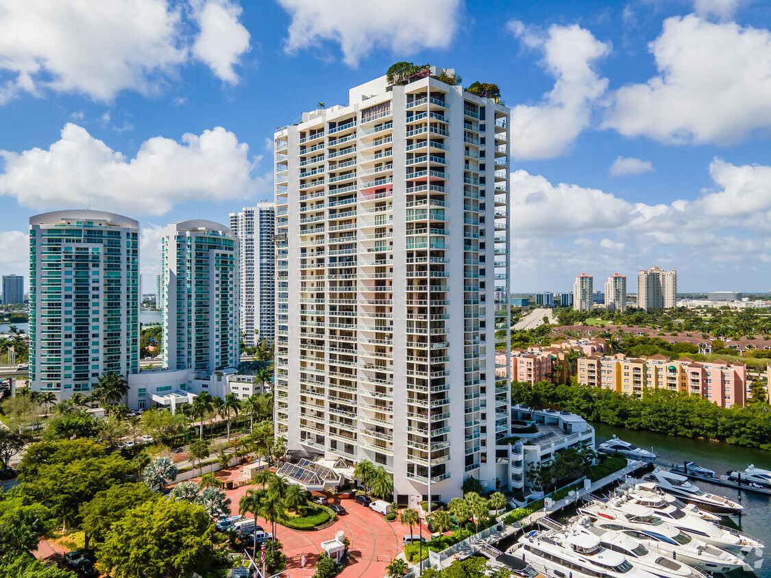 Primary Photo - Marina Tower