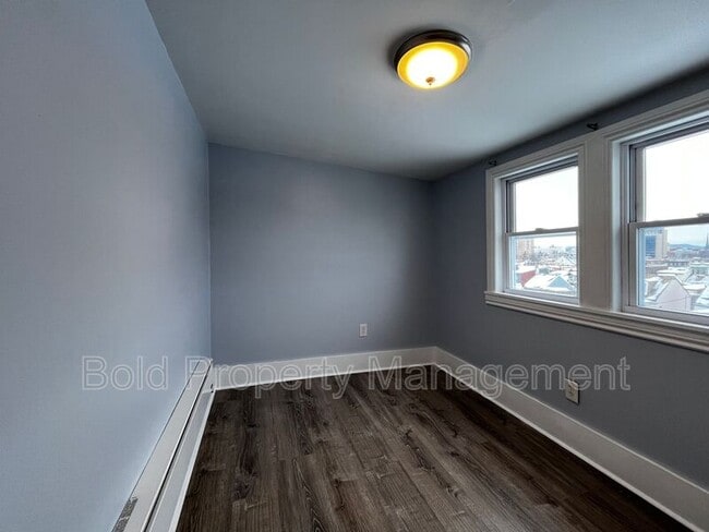 Building Photo - 246 N 11th St