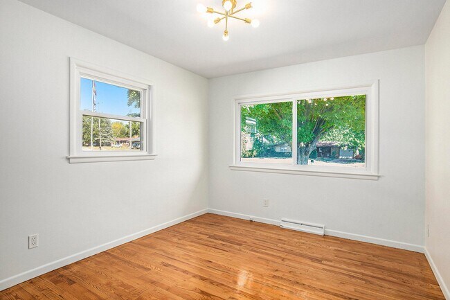 Foto del edificio - 4457 Curwood Ave SE