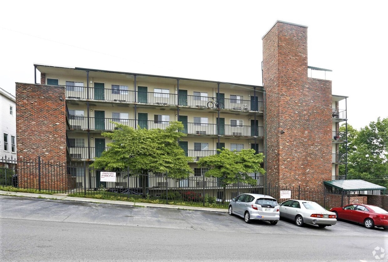 Primary Photo - Evian Tower Condominium: 1BD/1BA and comes with assigned parking space. AVAILABLE NOW 2/1/24