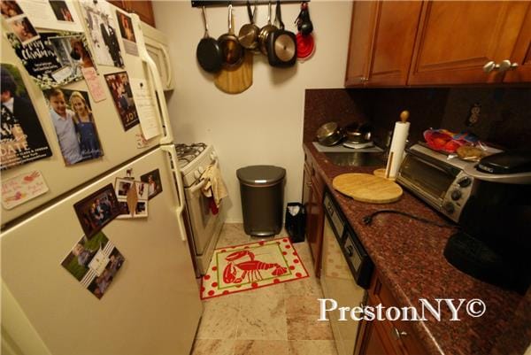 Primary Photo - 221 E 21st St
