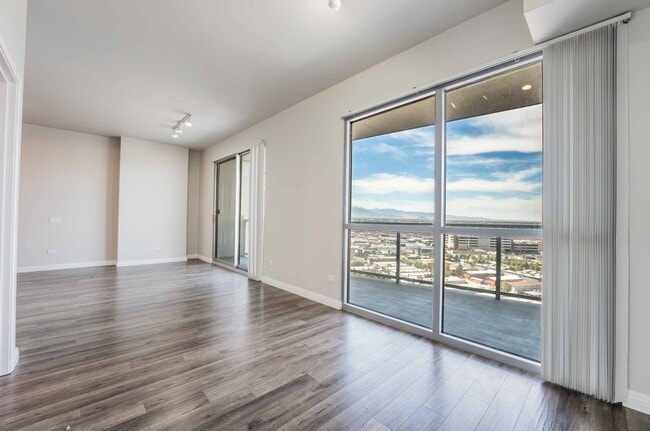 Building Photo - Welcome to luxury living in the heart of L...