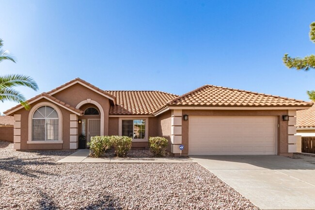 Building Photo - Fantastic Home with Private Pool and NO HOA!
