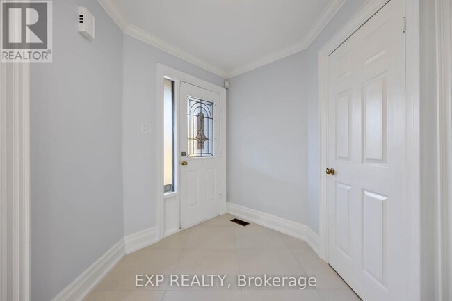 Building Photo - 126 Largo Crescent