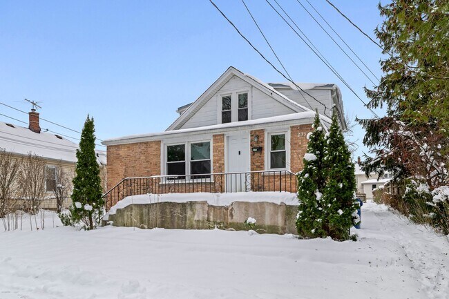 Foto del edificio - 233 Llewellyn Ave