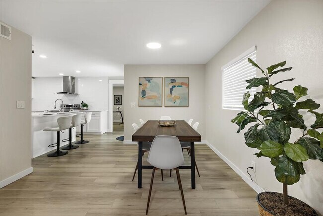 Foto del edificio - 2410 W Bruneau Pl