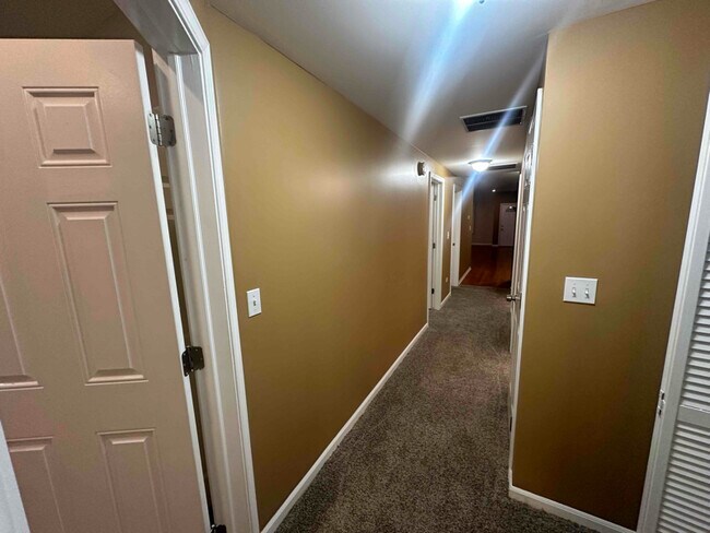 Foto del edificio - 1328 W 109th St